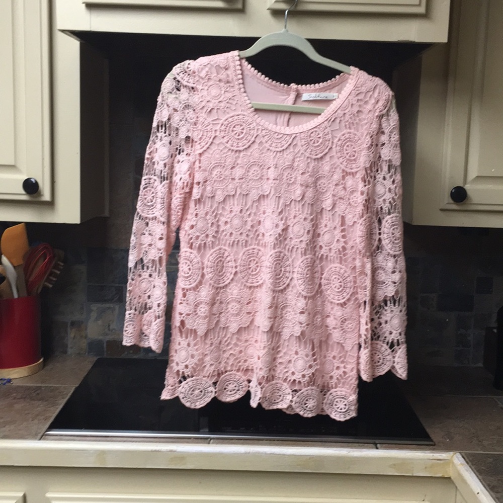 Solitaire lace top. pink. Body lined not sleeves